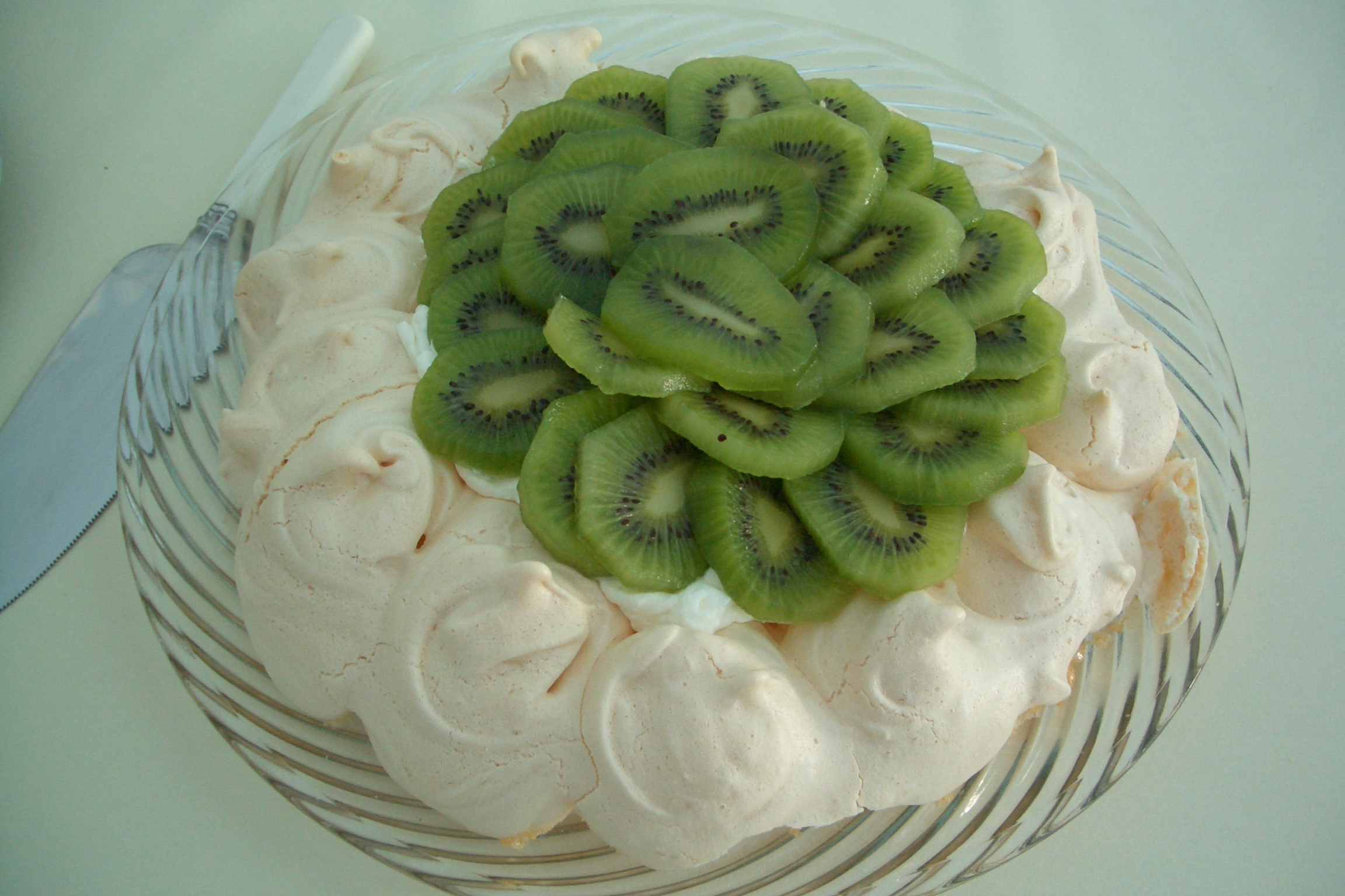 Kiwi pavlova